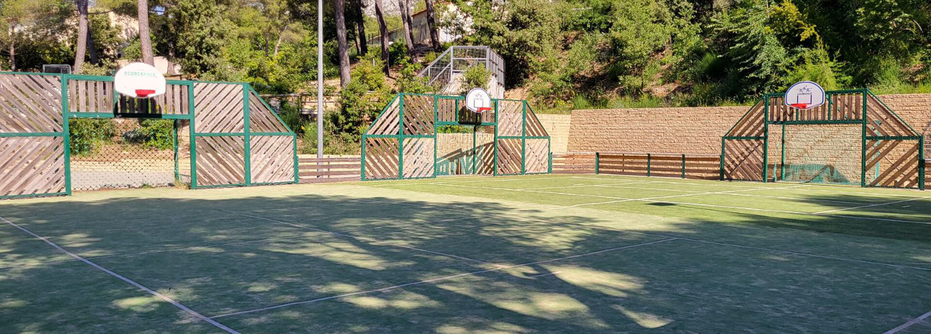 City-Stadion, Sportanlage in der Nähe des Campingplatzes Le Cézanne Sainte-Victoire in Puyloubier