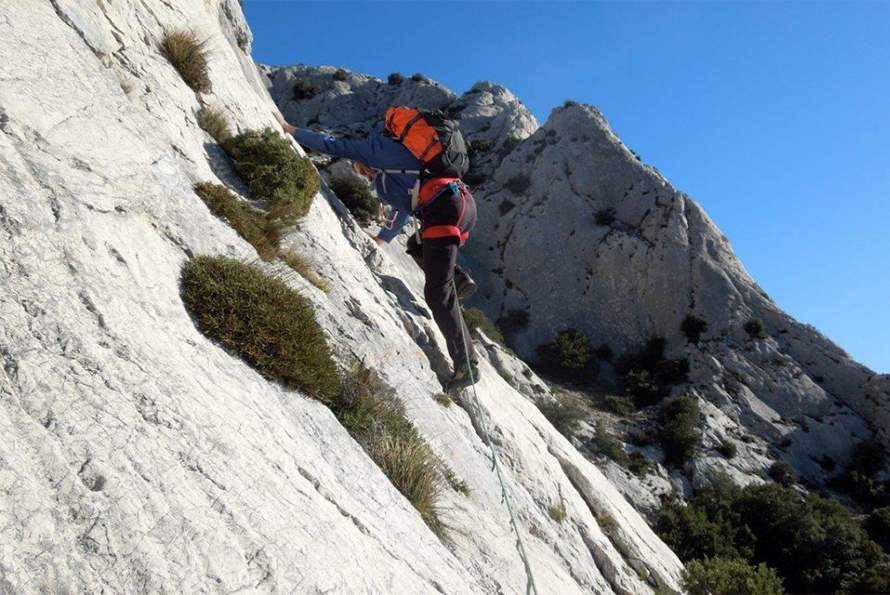 GR9 trail to the summit of Sainte-Victoire, near the Cézanne Sainte-Victoire campsite in Provence