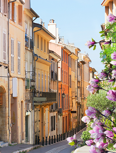 The Cézanne Sainte-Victoire campsite is in the charming Provençal village of Puyloubier