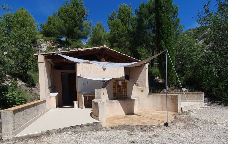 Die Sanitärbereiche des Campingplatzes Le Cézanne Sainte-Victoire in der Region PACA