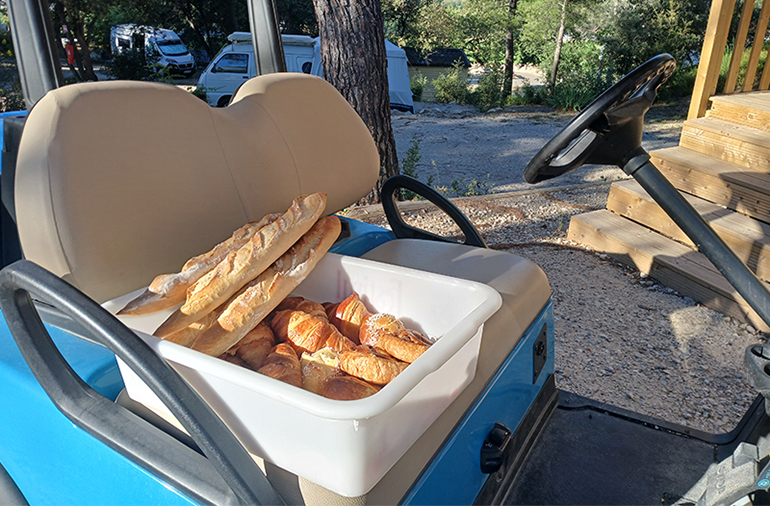 Lieferung von Brot und Backwaren jeden Morgen direkt zu Ihrem Stellplatz.